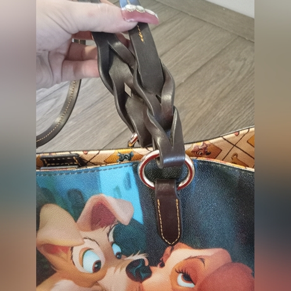 Disney Dooney & Bourke Lady And The Tramp Tote 2018 - Picture 9 of 16